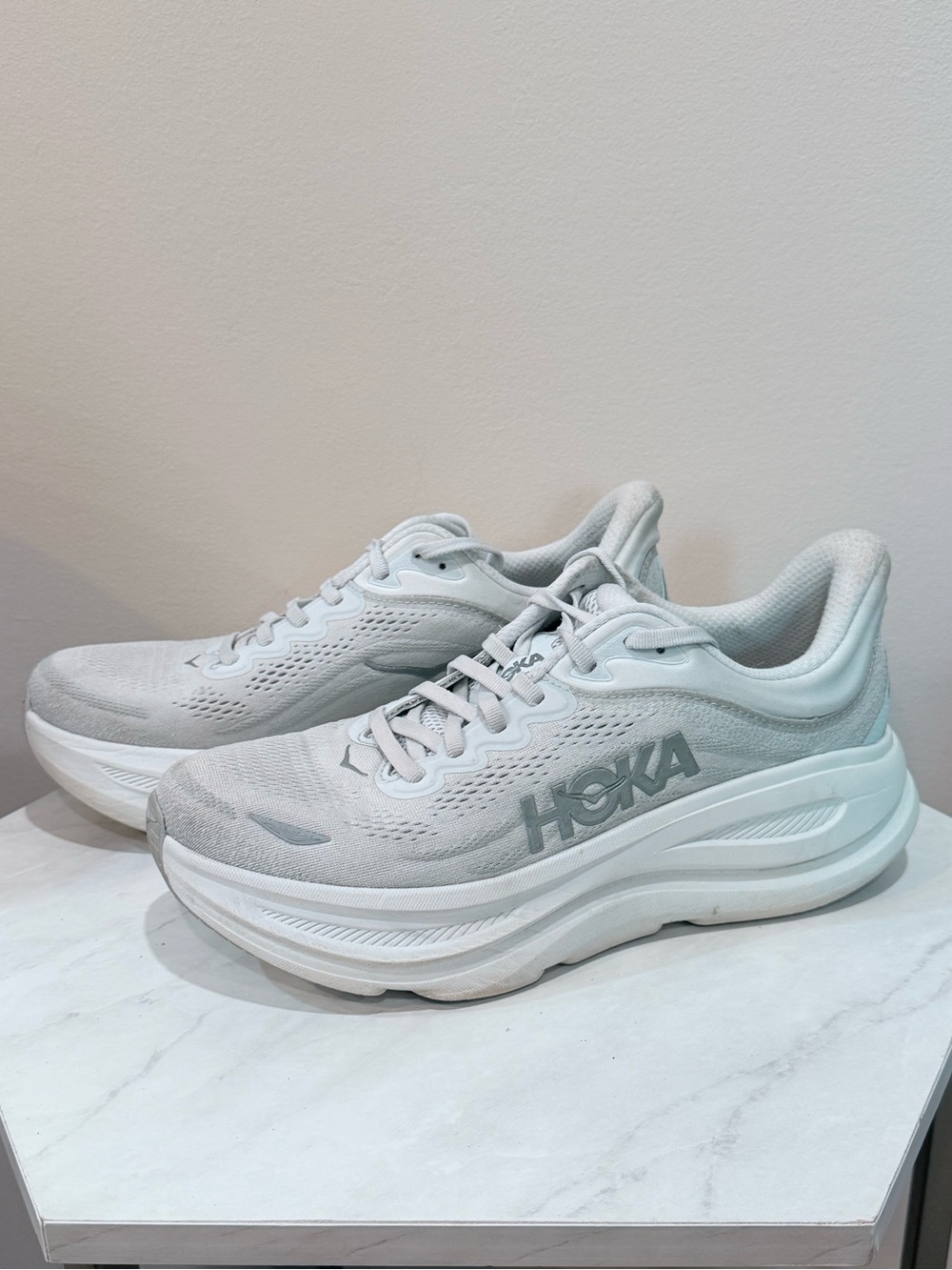 🔥Hoka Women's Light Gray/White Thick-Cushion Running Sneakers Size 10 EUC🔥